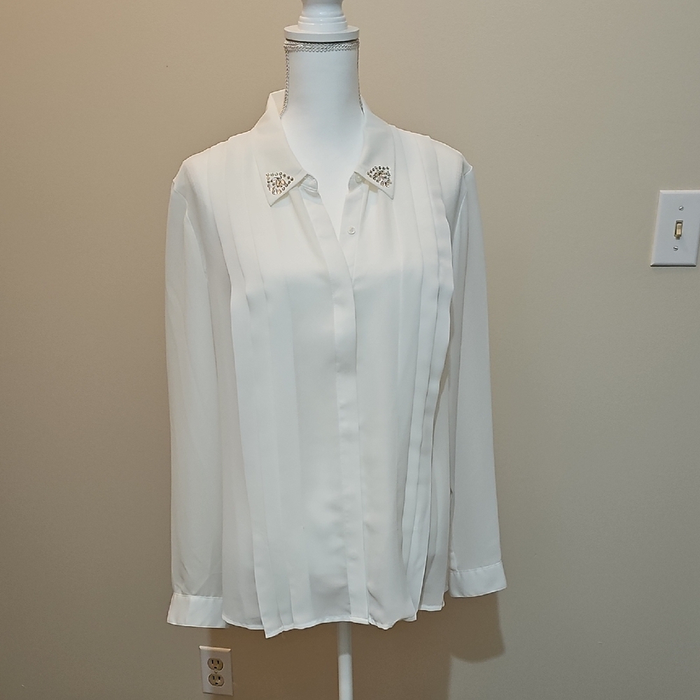 Jennifer Lopez Cream Long Sleeve Button Down Blouse
